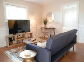 Calm & Well-Equipped 2BR Chicago Apartment - Central Cozy
