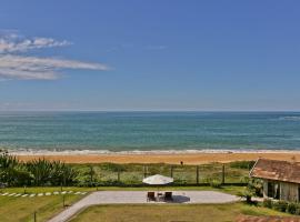 Praia do Estaleiro Guest House，位于巴拉奈里奥-坎布里乌的旅馆