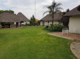 12 On Vaal Drive Guesthouse，位于范德拜尔帕克西尔维亚威尔文物博物馆附近的酒店