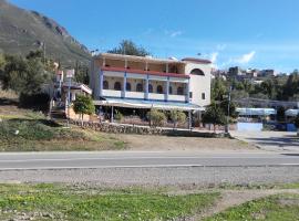 Touraghine Hotel & Cafe，位于舍夫沙万的酒店