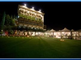 伊索拉迪劳里亚酒店，位于下卡斯泰卢乔的酒店