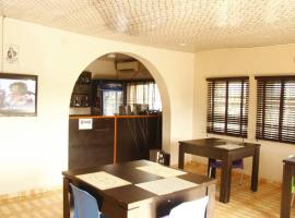 Tomsy-B Hotel，位于Epe的酒店