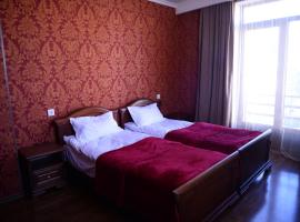 Hotel Golden Plaza，位于巴库里阿尼的酒店