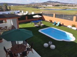 ECO Villa White Suite with climatized pool，位于卡勒达德福斯特的酒店