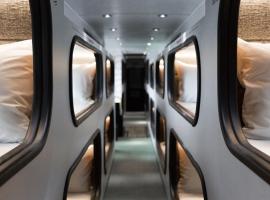 Cabin Bus Hotel，位于塔林的酒店