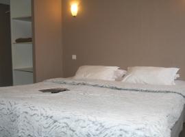 Hotel Le sAINT gEORGES，位于坦泰尼亚克的酒店