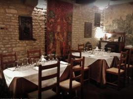 Hotel Restaurant Le Relais Fleuri De Tannay，位于Tannay的酒店