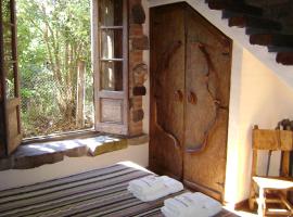 Reina Mora Posada - Casa de Huespedes，位于维拉阿连德的酒店