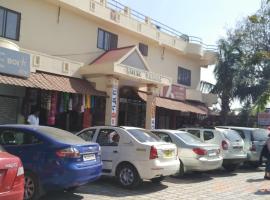 Hotel Varsha Hampi，位于亨比的酒店