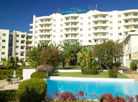 阿约达花园套房酒店，位于丰沙尔的带泳池的酒店