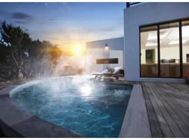 Libentia Hotel & Pool Villa，位于济州市的酒店