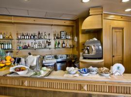 乌里维托普林奇比萨公园酒店，位于奇塔诺瓦的酒店