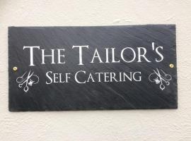 The Tailors，位于Ballyfarnon的带停车场的酒店
