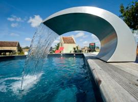 Le Domaine du Douet du Houle, Piscine & SPA, 2-19p，位于Courcy的酒店