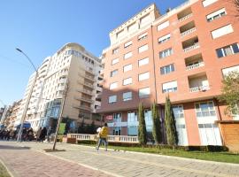 奥雷斯蒂中心酒店，位于地拉那的酒店