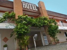 安汉盖瓦旅馆，位于夸特鲁巴拉斯的带停车场的酒店