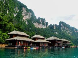 潘瓦利绿茵度假村，位于RatchapraphaKhao Sok National Park附近的酒店