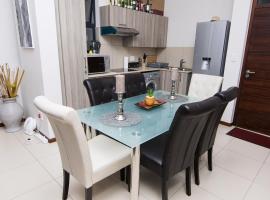 Luxury 2 Bedroom Lifestyle Apartment in Golf Estate，位于鲁德普特蜜瓜迷宫附近的酒店