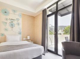 Gallery Palace Hotel，位于第比利斯的带按摩浴缸的酒店