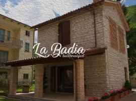 Bed&breakfast La Badia，位于Cantiano的住宿加早餐旅馆