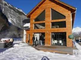 #Lemasdoisans au pied de l'Alpe d'Huez via Bourg d'Oisans L'Etoile des Glaciers，位于勒布罗伊斯的木屋