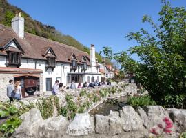 拉尔沃思酒店，位于拉尔沃思湾的酒店