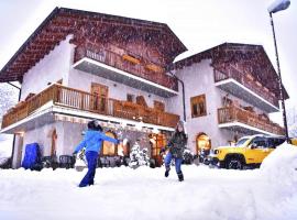 Alpen Hotel Rabbi，位于拉比的酒店