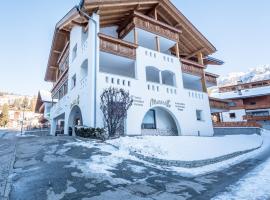 西萨马斯葛公寓式酒店，位于圣维吉利奥的酒店