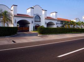 Hotel Los Portales de Tecoman，位于特科曼的酒店