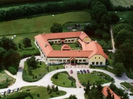 Szépalma Hotel，位于Porva的酒店