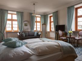 格尔岑宫酒店，位于Gerzen的酒店