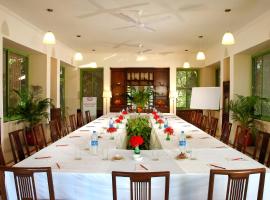 WelcomHeritage Maharani Bagh Orchard Retreat，位于拉那克普的酒店