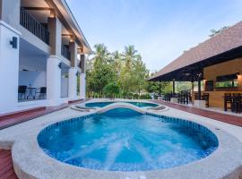 The Retreat Khaolak Resort - SHA Extra Plus，位于蔻立的海滩酒店