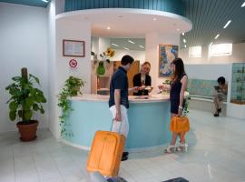 Hotel Santa Lucia，位于瓜迪亚皮耶蒙特泰尔梅的酒店