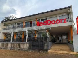 RedDoorz near Exit Toll Bogor，位于茂物的酒店