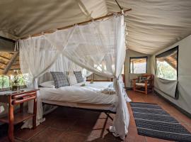 Pungwe Safari Camp，位于曼耶雷蒂野生动物园水坑附近的酒店