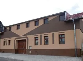 Chalupa u dedu a babky