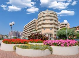 宫殿酒店，位于西尼加利亚的酒店