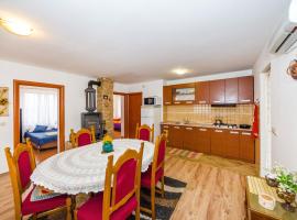 Vacation House Loreta，位于Sveti Rok的酒店