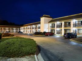 Quality Inn & Suites Fayetteville I-95，位于费耶特维尔的酒店