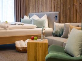 瓦德霍夫酒店，位于滨湖采尔的带按摩浴缸的酒店