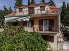 Apartmani Jordana，位于科米扎的酒店