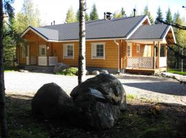 Kuusitorppa，位于Varpaisjärvi的乡村别墅
