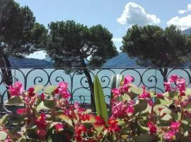 Casa d'epoca fronte lago a Domaso lago di Como