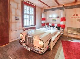 经典摩托世界地区斯图加特V8酒店，位于伯布林根梅仑威克独家汽车博物馆附近的酒店