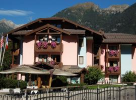 Hotel Quadrifoglio，位于平佐洛的酒店