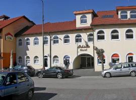 Hotel Arkádia ***，位于贝布拉瓦河畔巴诺维采的酒店