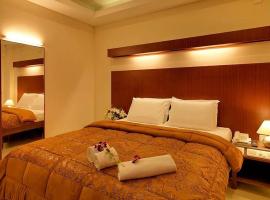 Dhanunjayas Luxury Hotel，位于霍苏尔的酒店