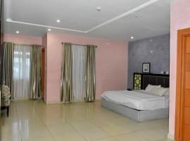 Gemas Hotels & Suites，位于Amuwo的酒店