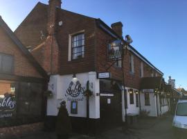 The White Hart pub and rooms，位于克兰利的酒店